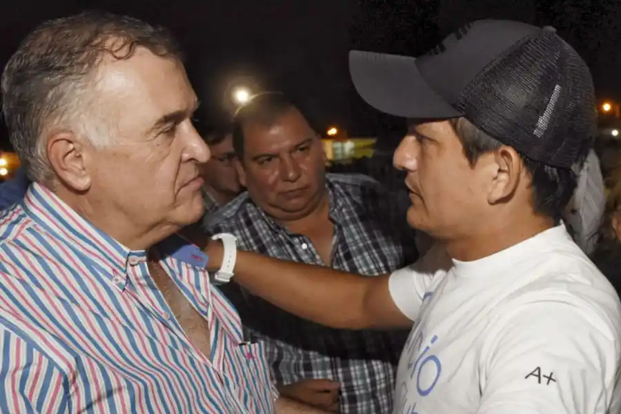 El  Pulguita también juega en la política: gambeteó a Alperovich y se mostró junto a Jaldo