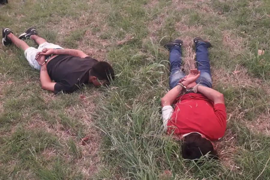 APREHENDIDOS. Los dos delincuentes capturados tienen antecedentes.