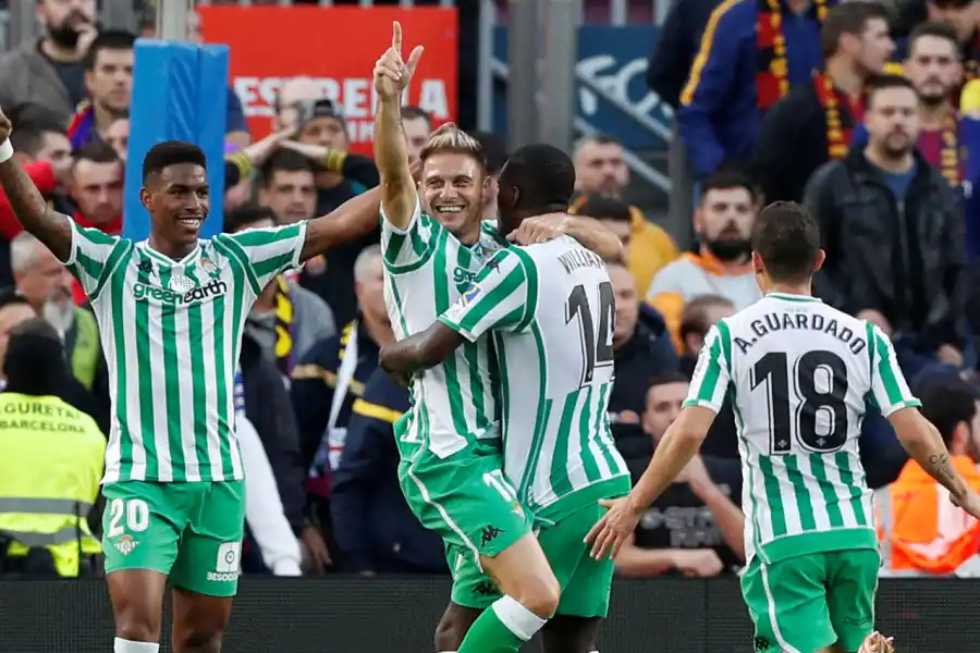 EL FESTEJO. Joaquín Sánchez celebra junto a sus compañeros el segundo gol de Betis.