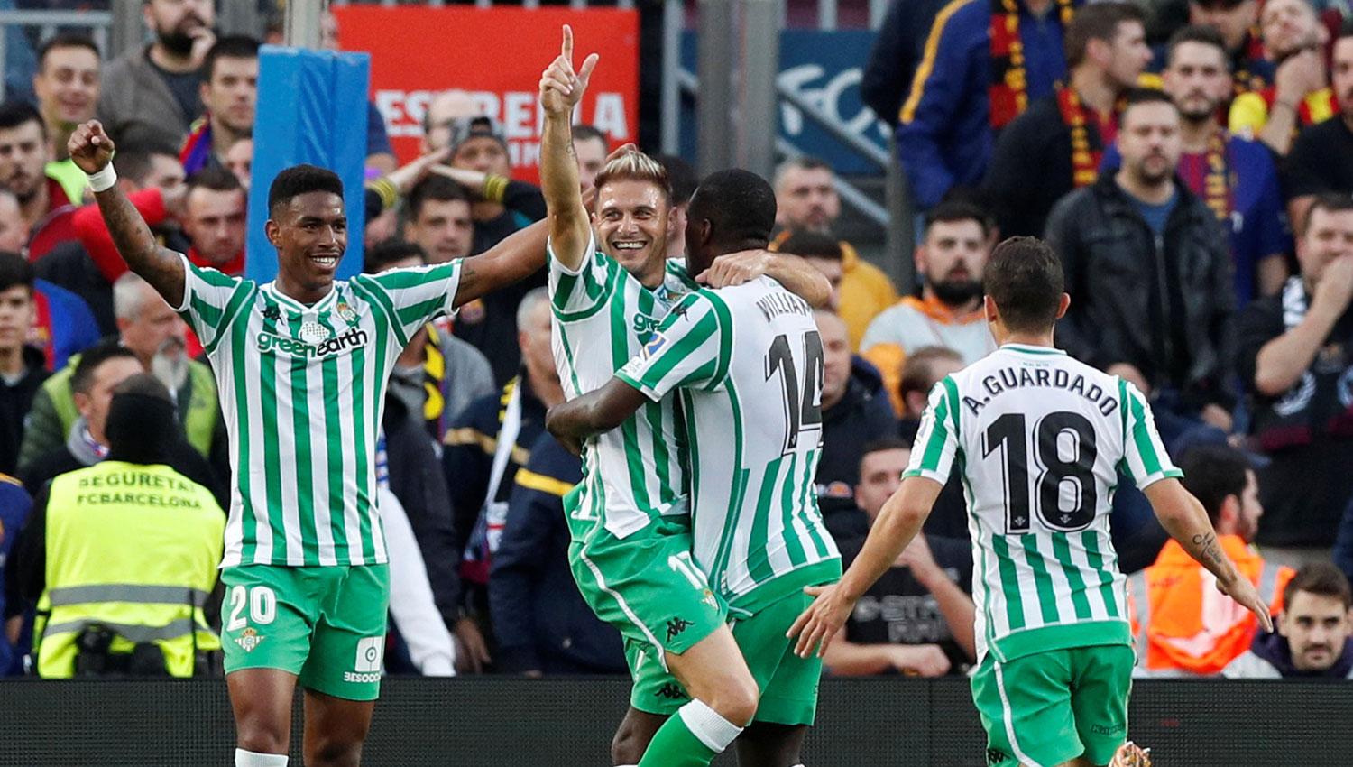 EL FESTEJO. Joaquín Sánchez celebra junto a sus compañeros el segundo gol de Betis.