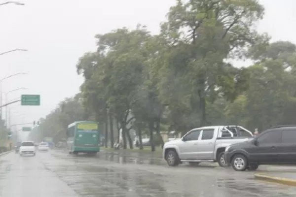 Lluvias en Tucumán: familias autoevacuadas en el sur, y sin luz en el este