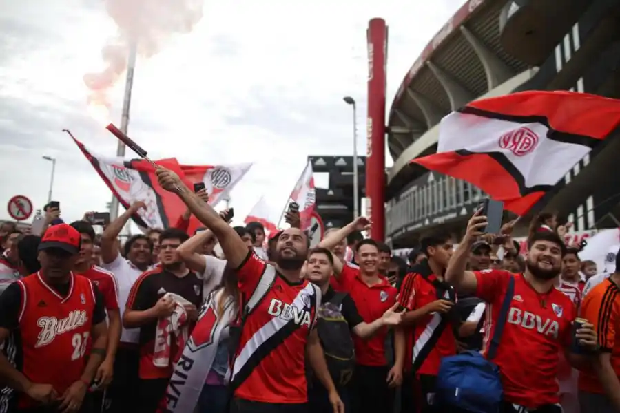 “MILLONARIOS”. Esperan dar la vuelta como locales.  