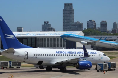 Gravísimo: una persona interfirió las comunicaciones de Aeroparque y dio instrucciones de despegue