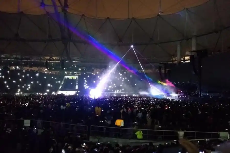  LA PIRÁMIDE LÁSER.-