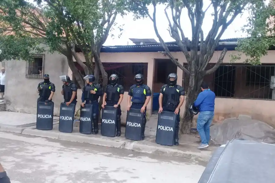 Allanaron las casas de los Toro por una denuncia de secuestro en Villa 9 de Julio