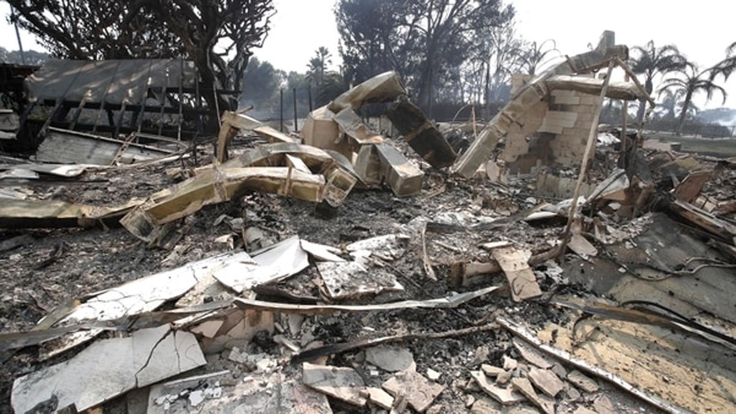 INCENDIOS EN CALIFORNIA. Restos de la casa de Robin Thicke tras el incendio en California.