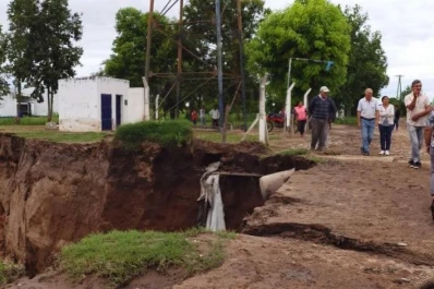 Enormes socavones amenazan con dañar las casas de Alto el Puesto