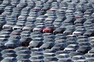 La venta de autos se derrumbó casi el 50%