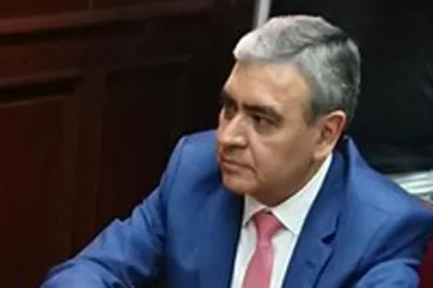 Según Alfaro, Manzur es igual que Alperovich