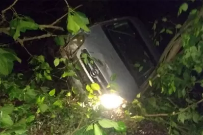 Se distrajo y terminó desbarrancando en el cerro San Javier