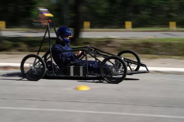 Estudiantes tucumanos armaron un auto eléctrico y sueñan con llegar al Mundial de Inglaterra