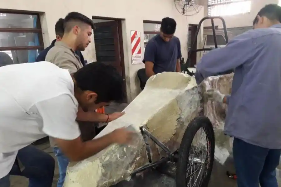 AL DETALLE. Están involucradas tres especialidades: automotor, electromecánica y electrónica.  