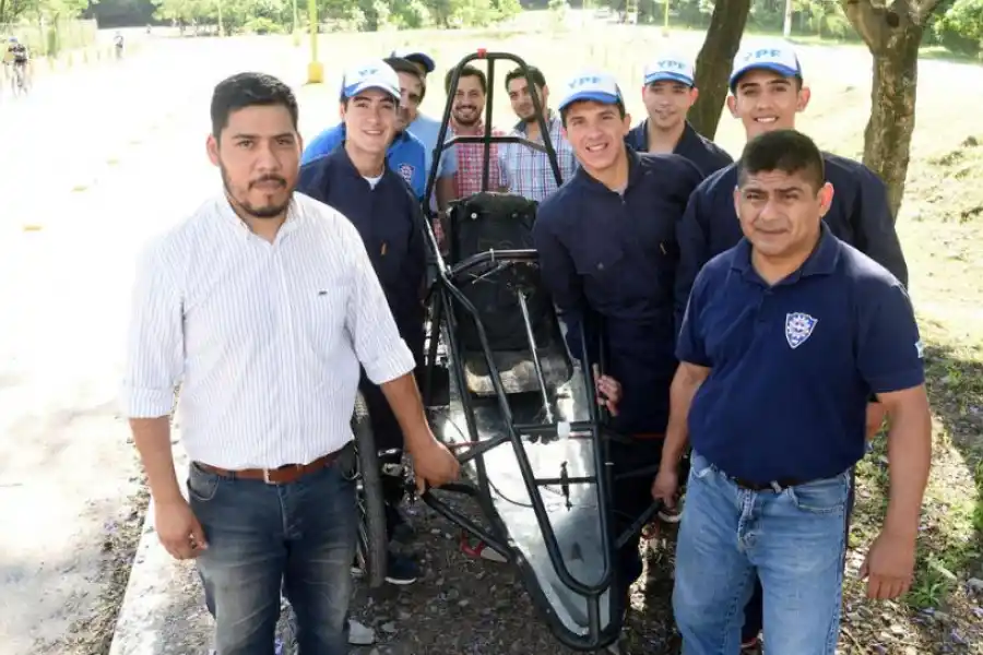 Estudiantes tucumanos armaron un auto eléctrico y sueñan con llegar al Mundial de Inglaterra