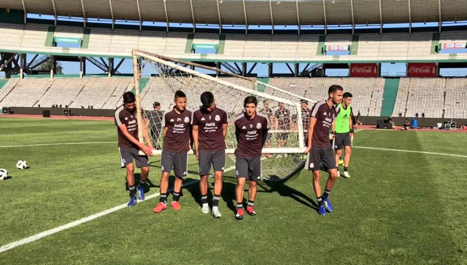 La selección mexicana hizo el reconocimiento del campo de juego en el estadio Mario Alberto Kempes. FOTO TOMADA DE TWITTER @miseleccionmx