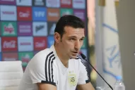 Estimo, deseo y creo que Messi va a volver a la Selección, manifestó Scaloni