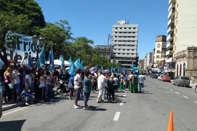 Ollas populares y cortes en toda la provincia contra el Gobierno nacional