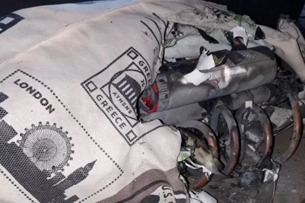 Arrojaron un artefacto explosivo en la casa del juez Bonadio: hay un detenido