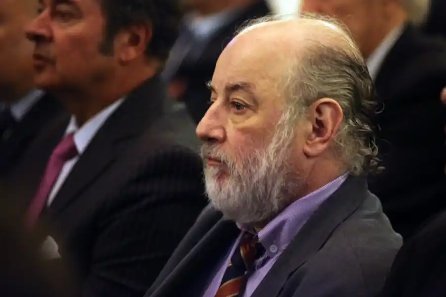 Arrojaron un artefacto explosivo en la casa del juez Bonadio: hay un detenido