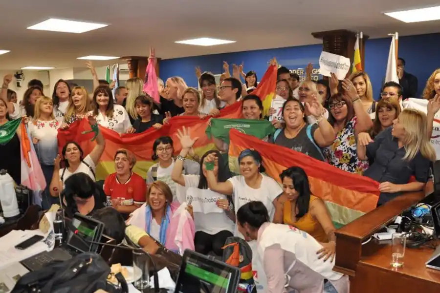 EN CHACO. Felicidad luego de que la ley se aprobara en la Legislatura.