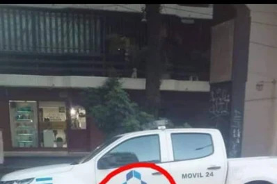 El colmo: un vehículo de la Dirección de Transporte estacionó mal y le pusieron el cepo