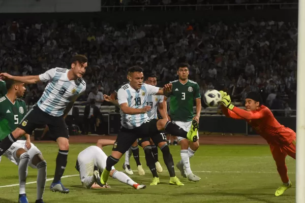 En Córdoba, Argentina le ganó a México el primer amistoso por 2-0