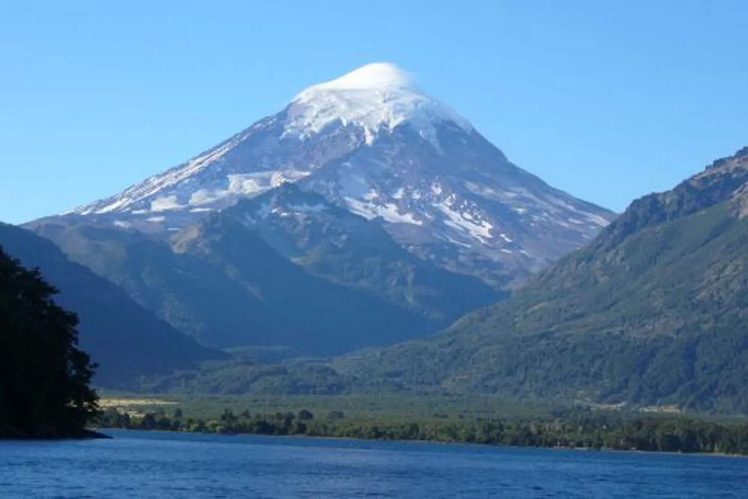 Murió el andinista que había caído por una grieta del volcán Lanín