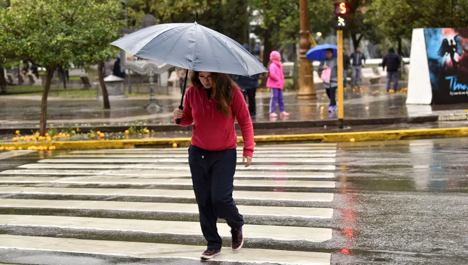 BAJA DE LA TEMPERATURA. Las lluvias llevarán la máxima a superar apenas los 24°. 