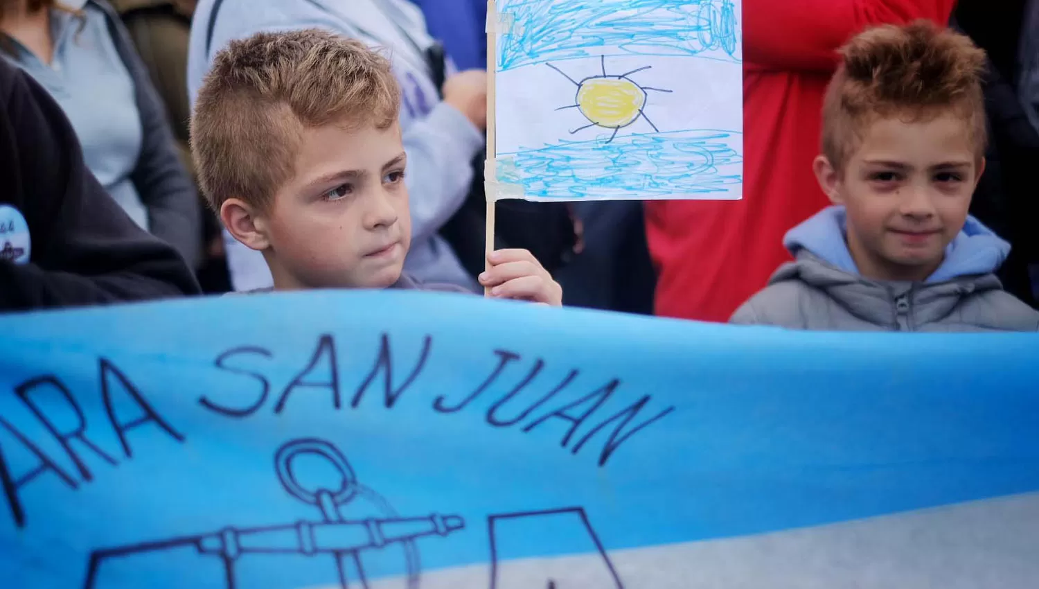 DOLOR. Los familiares le exigen al Gobierno que rescate los restos del submarino.