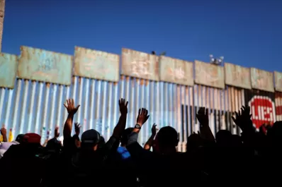 A la ola migrante no la para ni la protesta de tijuanenses