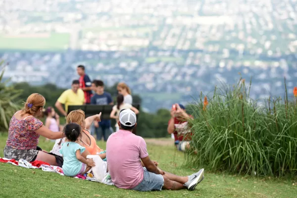 Los turistas se concentraron en los cerros y dejaron la capital desocupada