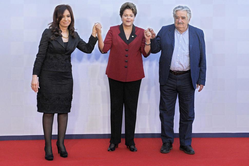 TODO LISTO. Cristina Fernández de Kirchner, Dilma Rousseff y José Mujica, durante un encuentro de países del Mercosur, en Mendoza en 2012. reuters 
