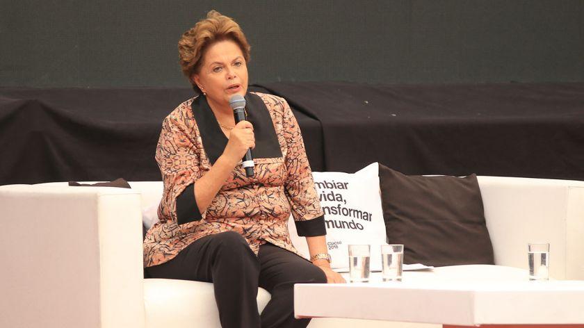Según Dilma, con Bolsonaro Brasil ingresa a un regimen neofascista