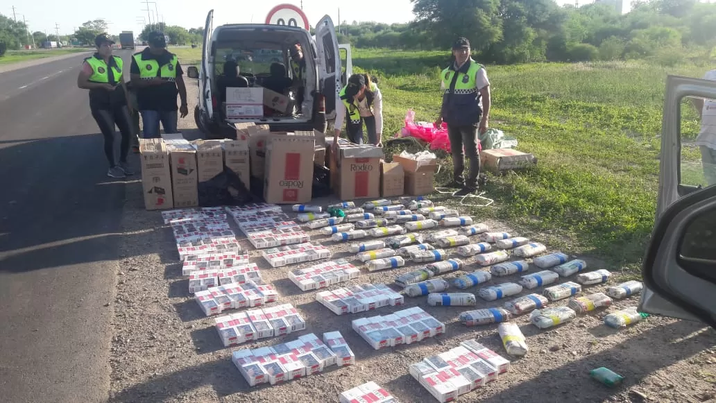 Burruyacu: secuestran más de 1.000 paquetes de cigarrillos y 30 kilos de coca