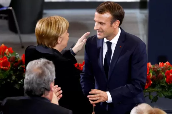 Merkel y Macron buscan una alianza para refundar la UE