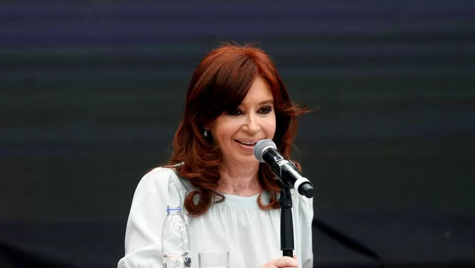 CONTUNDENTE. La ex presidenta Cristina Fernández de Kirchner pidió terminar con las categorías que dividen, como las “de derecha” y “de izquierda”. reuters 