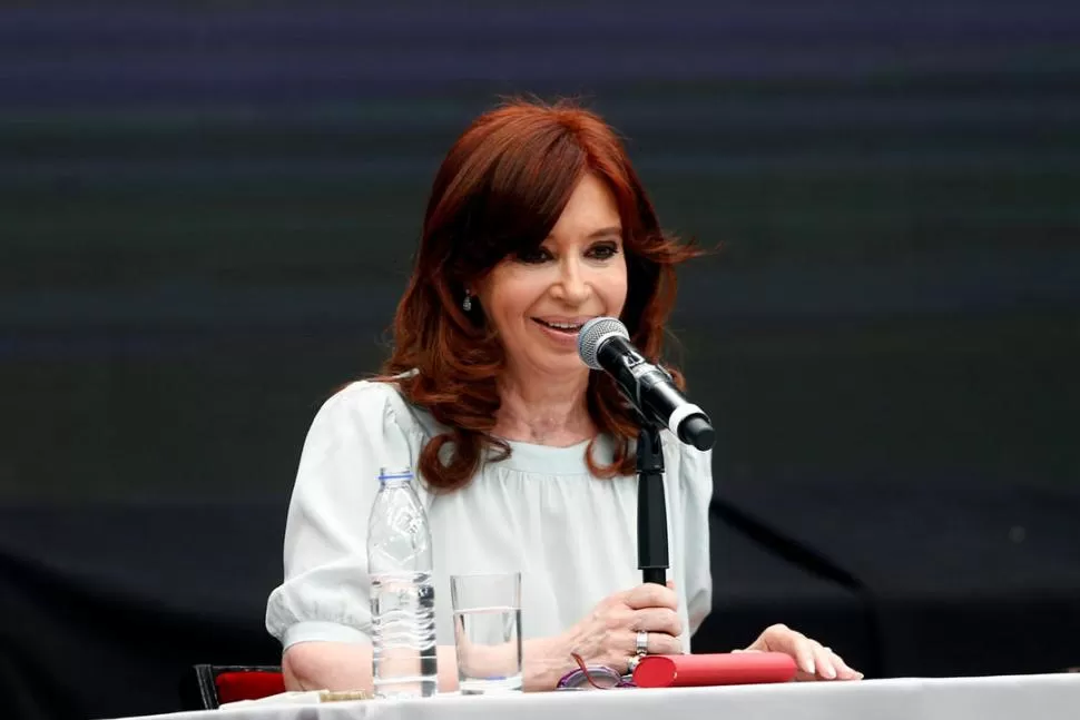 CONTUNDENTE. La ex presidenta Cristina Fernández de Kirchner pidió terminar con las categorías que dividen, como las “de derecha” y “de izquierda”. reuters 