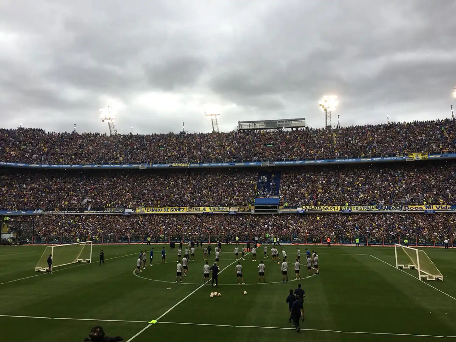 La Bombonera abrió sus puertas y se llenó de hinchas para ver la práctica de Boca