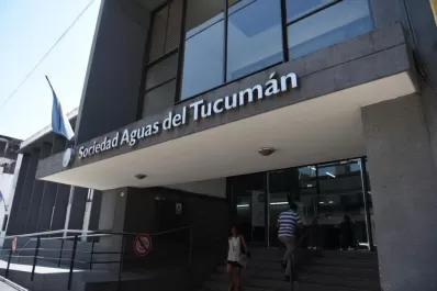 A modo de protesta, un hombre se bajó los pantalones en la SAT y generó un escándalo