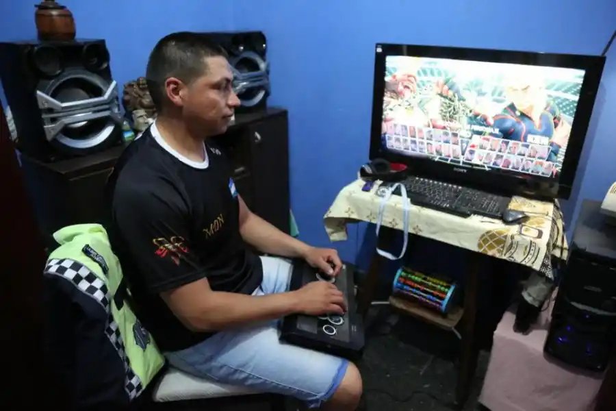 ENTRENAMIENTO. Cristian practica entre 6 y 8 horas por día para poder competir a nivel nacional e internacional. 