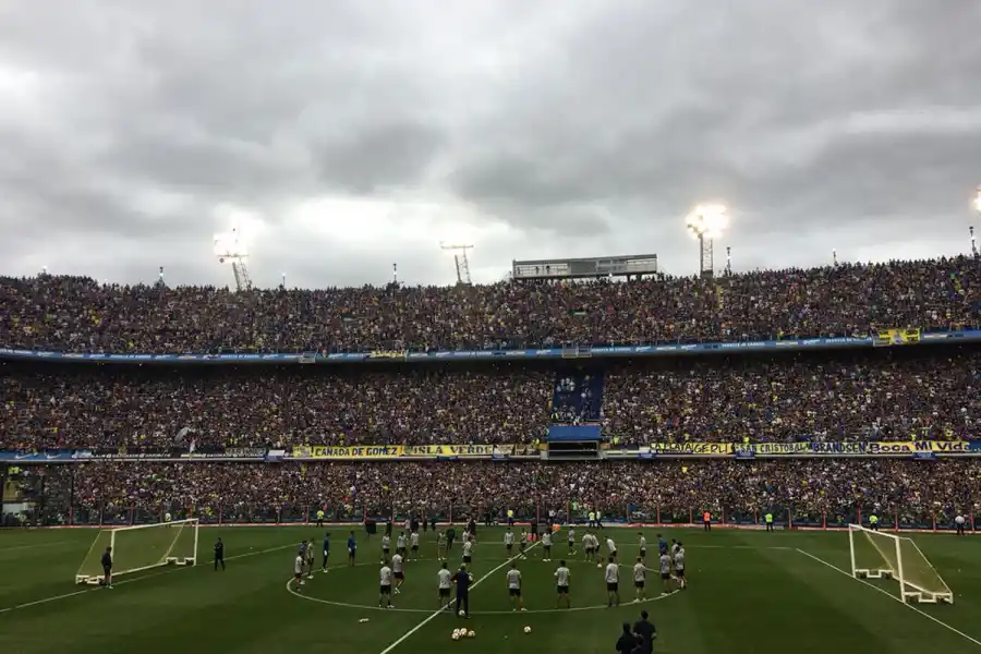 La Bombonera abrió sus puertas y se llenó de hinchas para ver la práctica de Boca