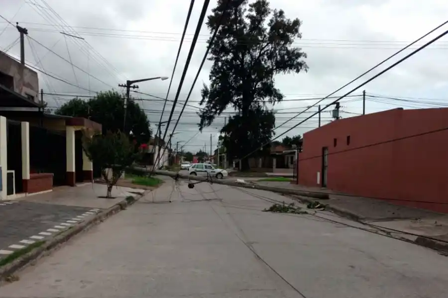 FUERTES VIENTOS. Pasaje Monserrat 3400.