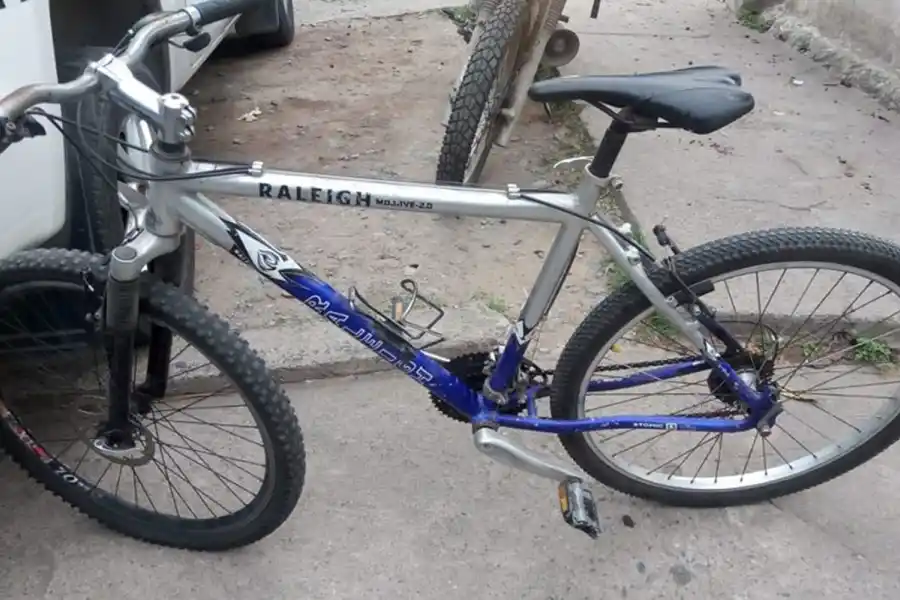 Robaron en una casa de Yerba Buena y huyeron a bordo de las bicicletas de las víctimas