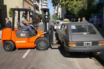 Nuevos operativos  con montacarga por autos en infracción