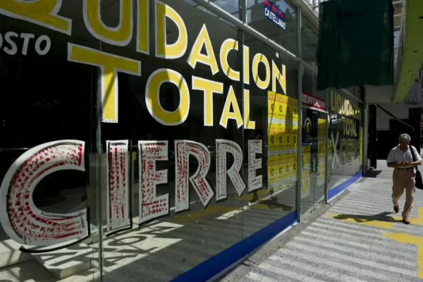 Por segunda vez, la economía está en recesión y acumula seis meses negativos