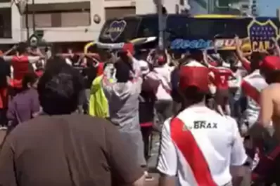 El chofer del ómnibus de Boca que fue atacado contó la pesadilla que vivió a bordo