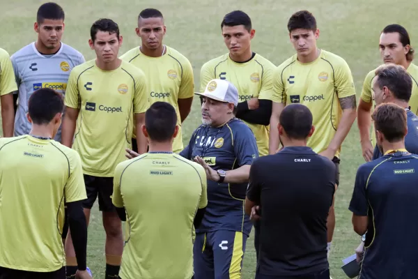 Maradona pidió que la Conmebol actúe de manera seria y proclame campeón a Boca
