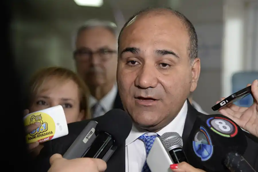 Manzur: seguramente vamos a tener que aumentar el boleto de colectivo para paliar esta situación