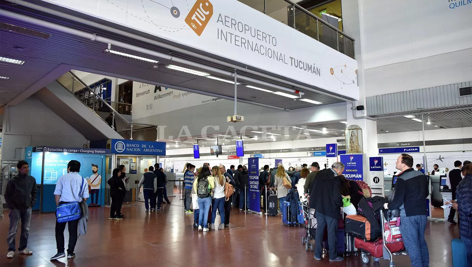 Aerolíneas Argentinas convocó a los gremios para avanzar en un acuerdo paritario