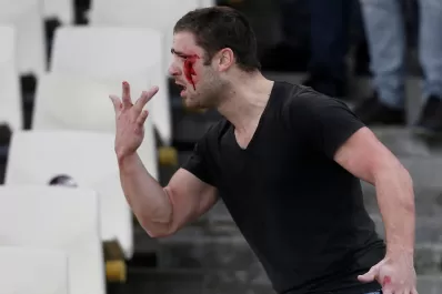 Violentos incidentes se registraron entre hinchas del AEK Atenas y el Ajax