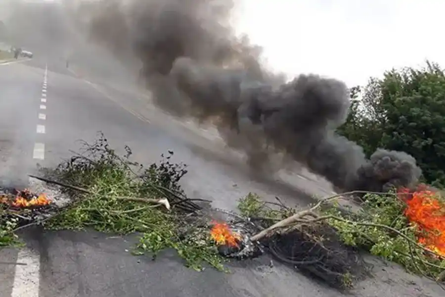 En Choromoro volvieron a cortar la ruta porque el agua potable no llega a su comunidad